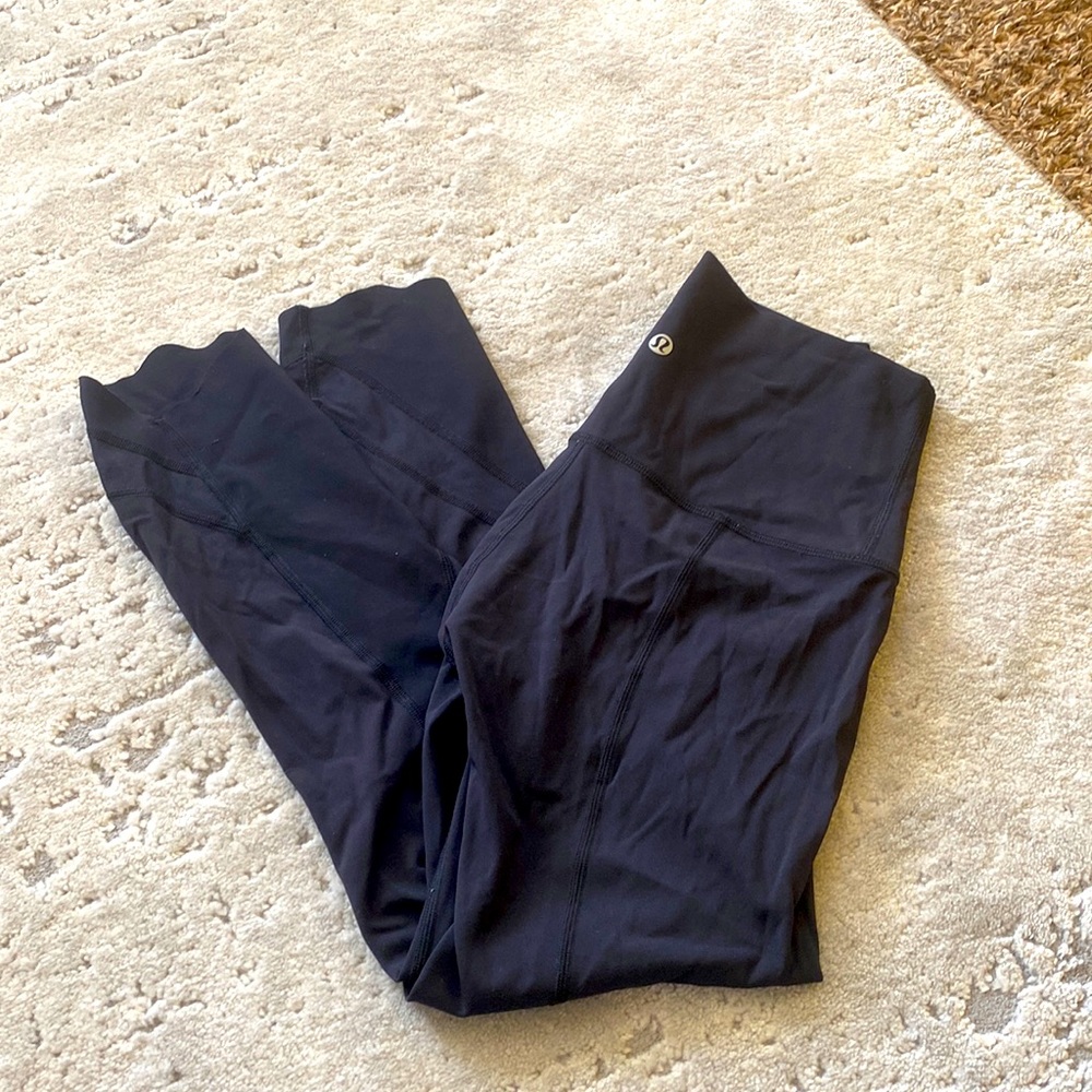 Lululemon scallop/mesh hem size (4) 25 inch length